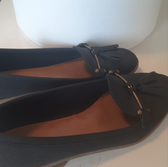 Black Loafers with Tassle - Picture 3 of 4